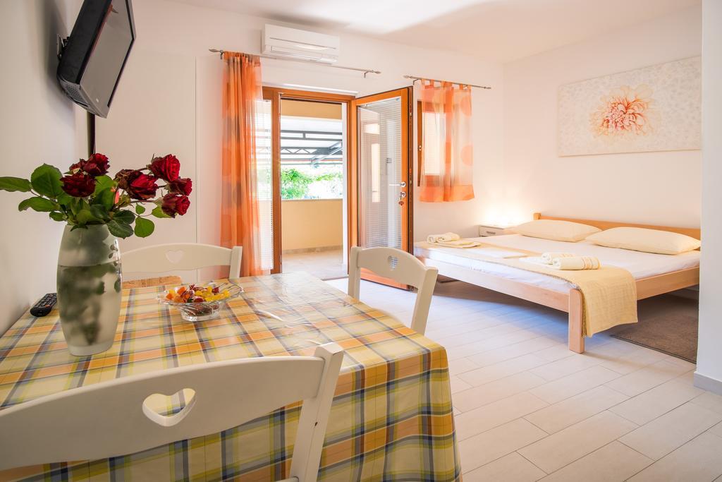 Apartments Iva Krk Town Luaran gambar