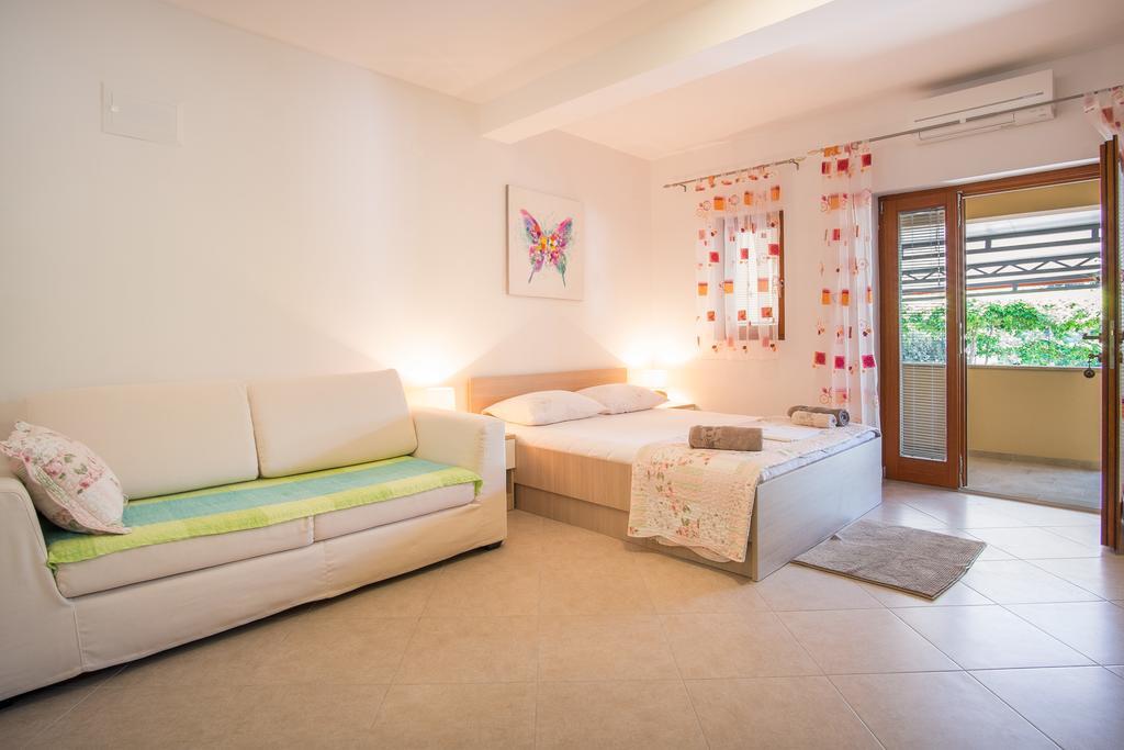 Apartments Iva Krk Town Luaran gambar